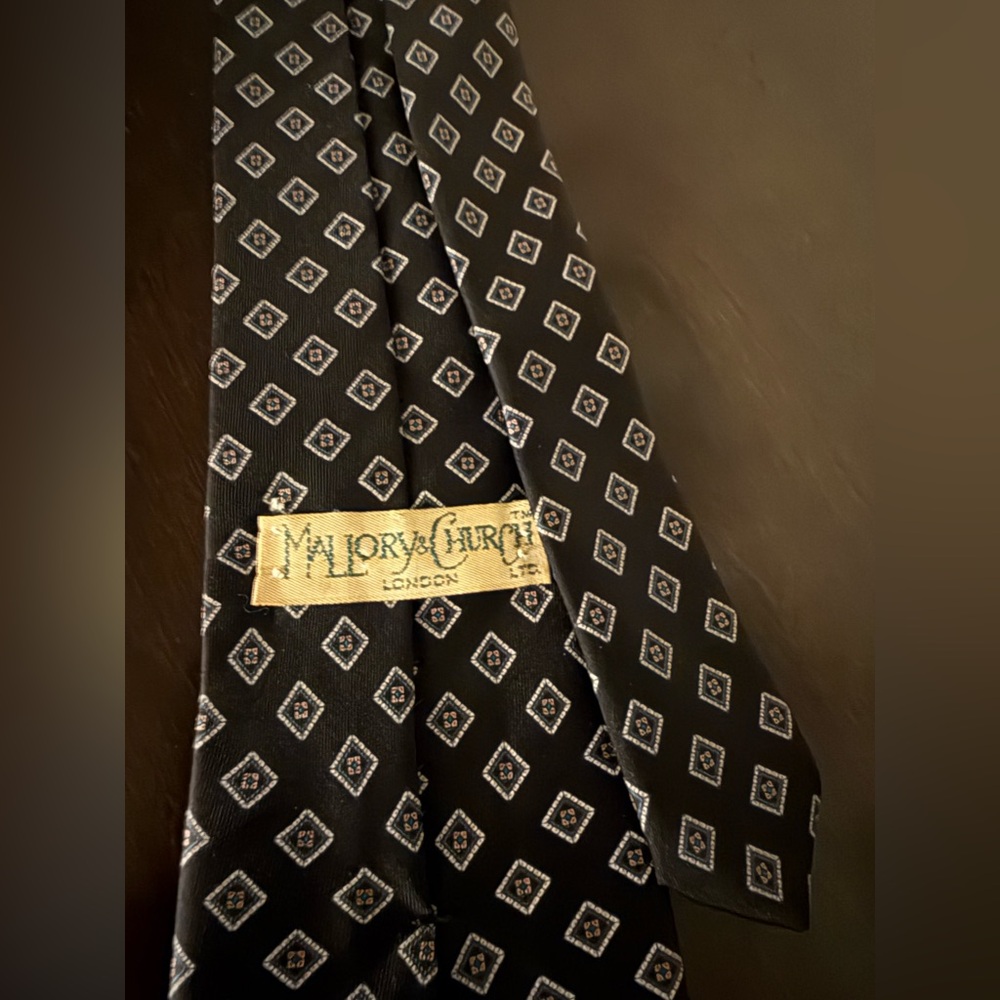 Mallory & Church London Navy Patterned Silk Tie | Elegant Geometric Necktie - Picture 3 of 3